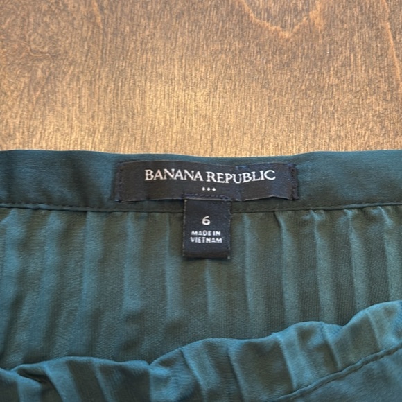 Banana Republic Size 6 Pleated Skirt - Picture 6 of 8